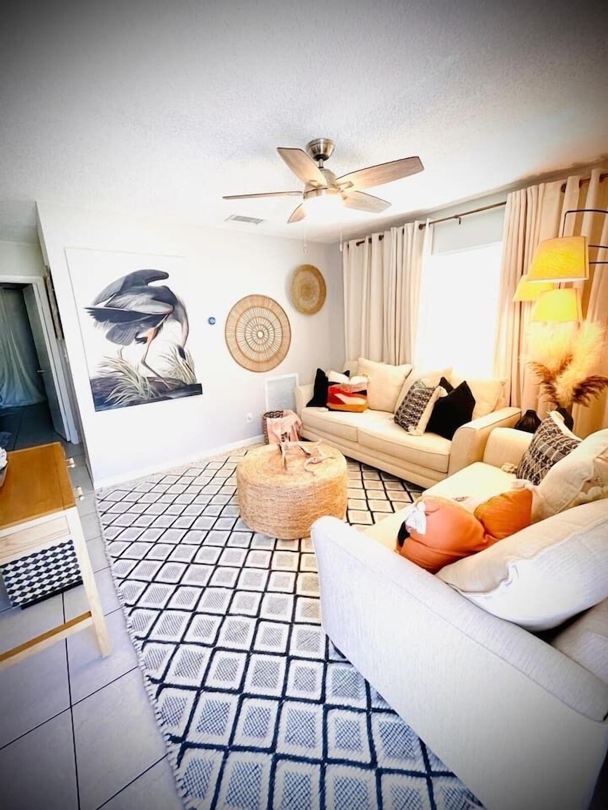 01 Cozy Portside Apartment - close to everything!