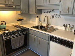 Fridge, microwave, oven, stovetop - 10 Adorable Earle Apartment- Free Downtown Trolley (Greenville)