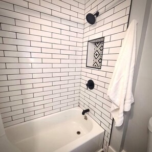 Shower, hair dryer, towels, soap - 10 Gorgeous, contemporary Apt on Historic Earle St (Greenville)
