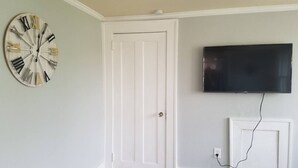 Interior - 10 Historic Earle with Rustic Charm (Greenville)