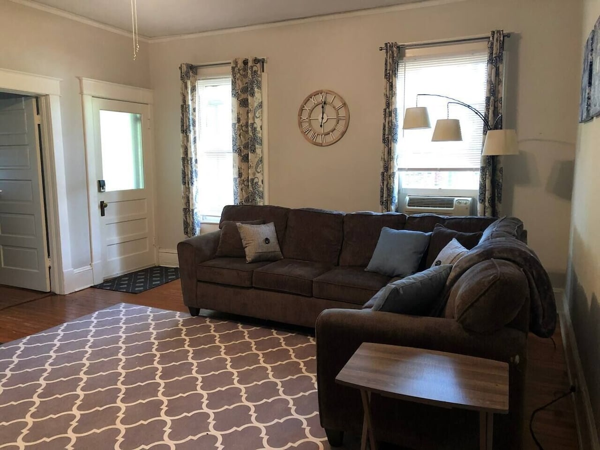 11 Darling Apartment in Rustic GVL Home