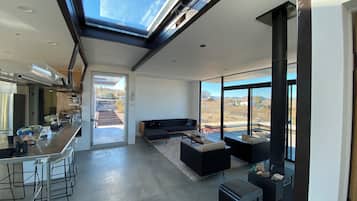 Deluxe House, Desert View | Living area