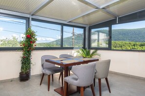 Dining - Holiday House Kristina with heated Pool (Tugare)