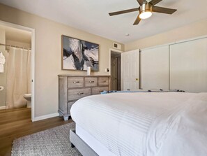 4 habitaciones, tabla de planchar con plancha, cuna de viaje y wifi