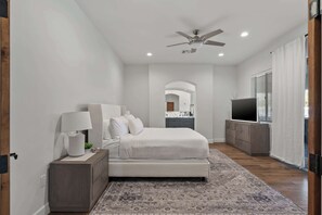 5 bedrooms, desk, iron/ironing board, travel crib