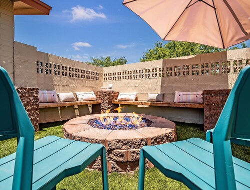 5BR w/ Hot Tub | Fire Pit | Games & Walk to ASU