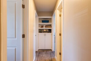 Interior - 4BR Sleeps 8 Heated Pool Yard Games BBQ! (Scottsdale)