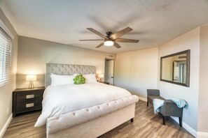 3 bedrooms, desk, iron/ironing board, travel crib