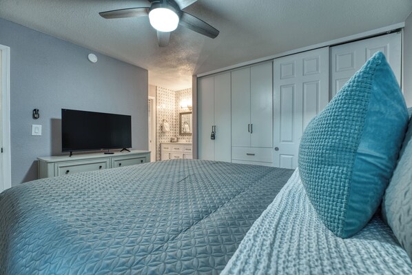 2 bedrooms, desk, iron/ironing board, travel cot