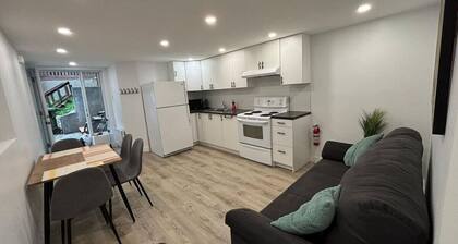 Côte-des-Neiges Cozy 1-Bedroom Ground-Floor Apartment | Quiet & Convenient Stay