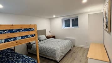 Een strijkplank/strijkijzer, gratis wifi, beddengoed