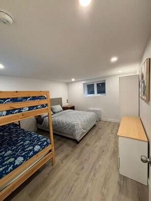 Iron/ironing board, free WiFi, bed sheets