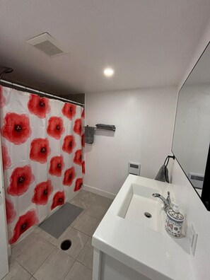 Unclassified image, 2 of 11, button - Côte-des-Neiges Cozy 1-Bedroom Ground-Floor Apartment | Quiet & Convenient Stay (Montréal)