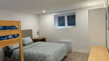 Iron/ironing board, free WiFi, bed sheets