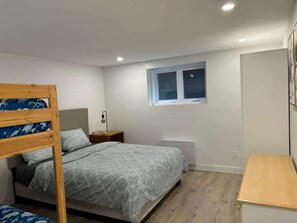 Iron/ironing board, free WiFi, bed sheets