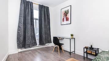 3 quartos, escrivaninha, ferros/tábuas de passar roupa