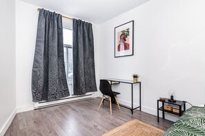 3 bedrooms, desk, iron/ironing board, free WiFi