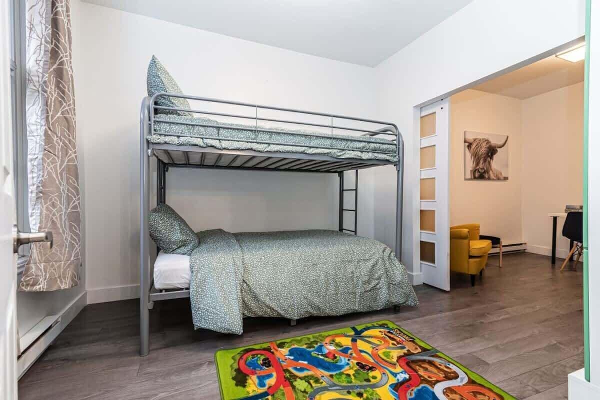 3 bedrooms, iron/ironing board, free WiFi, bed sheets