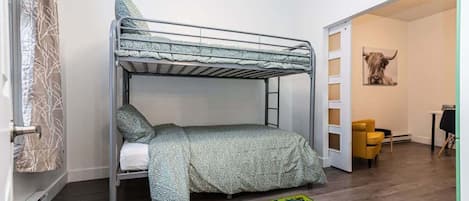 3 bedrooms, iron/ironing board, free WiFi, bed sheets
