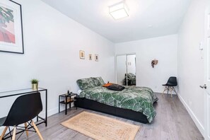 3 slaapkamers, een bureau, een strijkplank/strijkijzer, gratis wifi