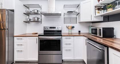 Elegant & Modern 4-Bedroom Retreat in Mercier-Hochelaga | Comfort & Convenience