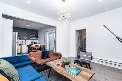 Spacious 4BR w/ Parking & Metro
