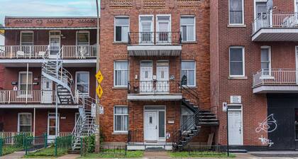 Elegant & Modern 4-Bedroom Retreat in Mercier-Hochelaga | Comfort & Convenience
