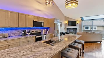 冰箱、微波炉、烤箱、炉灶