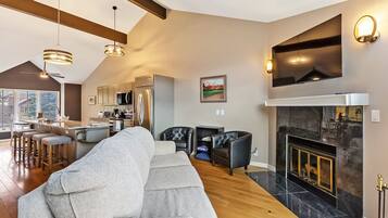 Smart TV y chimenea