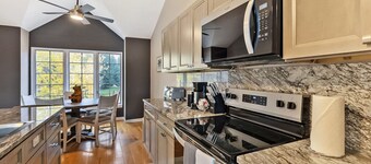 Enjoy this recently remodeled, pet friendly townhouse in Edwards, CO