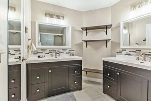 Hair dryer, towels - Enjoy this recently remodeled, pet friendly townhouse in Edwards, CO (Edwards)