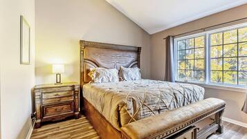 3 chambres, bureau, fer et planche à repasser, accès au Wi-Fi (inclus)