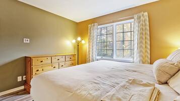 3 habitaciones, escritorio, tabla de planchar con plancha y wifi gratis