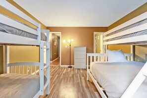 3 bedrooms, desk, iron/ironing board, free WiFi - Enjoy this recently remodeled, pet friendly townhouse in Edwards, CO (Edwards)