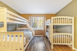 3 Schlafzimmer, Schreibtisch, Bügeleisen/Bügelbrett, kostenloses WLAN