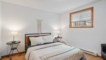 2 bedrooms, desk, free WiFi, bed sheets