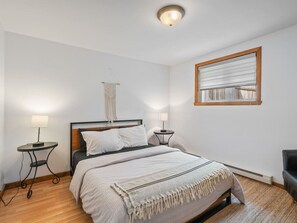 2 bedrooms, desk, free WiFi, bed sheets