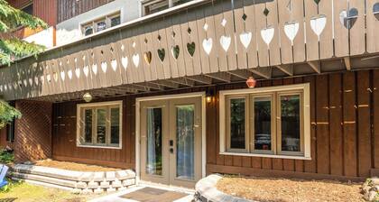 Evora Cozy 2BR Chalet Fireplace & BBQ Val-David