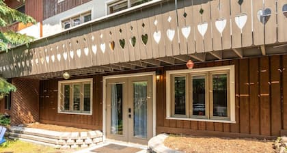 Evora Cozy 2BR Chalet Fireplace & BBQ Val-David