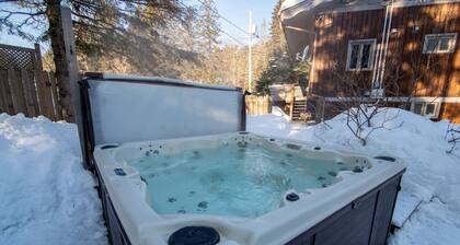 LAURA – Cozy Chalet with 4-Season Spa Val David