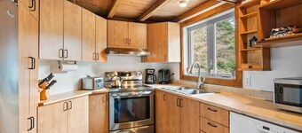 LAURA – Cozy  Chalet with 4-Season Spa Val David