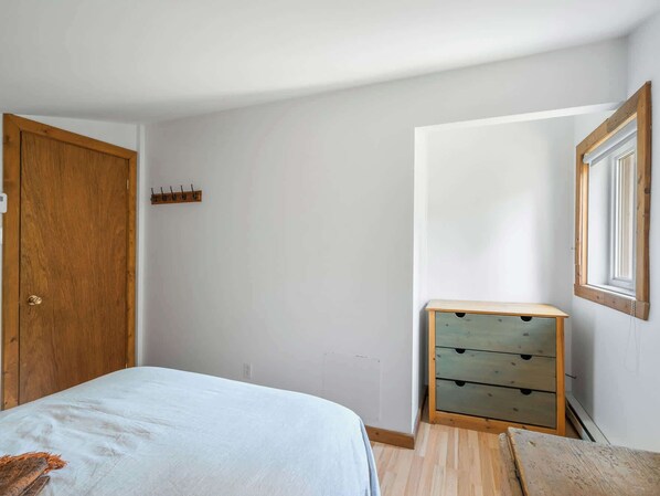 3 bedrooms, iron/ironing board, travel crib, free WiFi