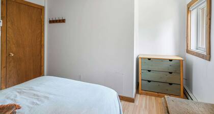 LAURA – Cozy Retreat with 4-Season Spa Val David