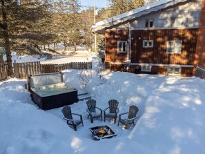 Bañera de hidromasaje al aire libre