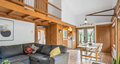 LAURA – Cozy Chalet with 4-Season Spa Val David