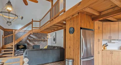 LAURA â Cozy Retreat with 4-Season Spa Val David