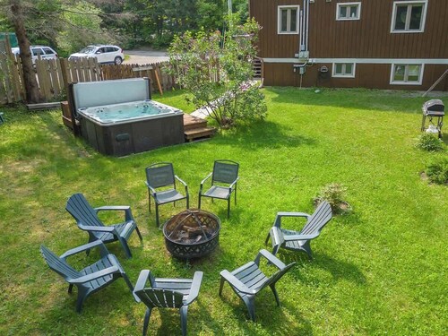 LAURA – Cozy Retreat with 4-Season Spa Val David