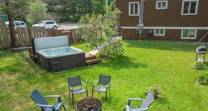 LAURA – Cozy Retreat with 4-Season Spa Val David