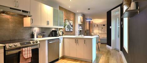 ثلاجة، ميكروويف، فرن، موقد طهي مسطح