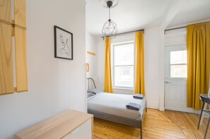 4 bedrooms, iron/ironing board, free WiFi, bed sheets